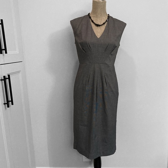 TAVAN & Mitto Grey and Black Pencil Sleeveless Couture Dress​​​​​ - Picture 3 of 16